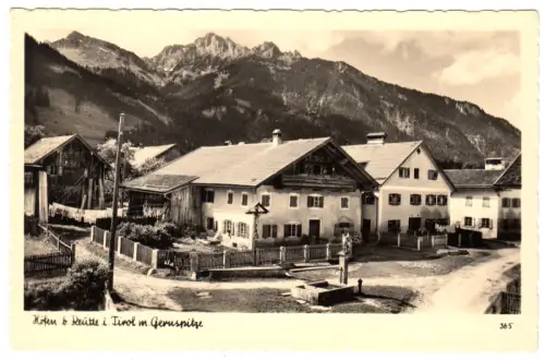 AK, Höfen b. Reute i. Tirol, Ortsplatz mit Brunnen, 1954
