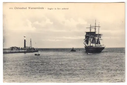 AK, Rostock - Warnemünde, auslaufendes Segelschiff auf Höhe der Mole, 1915