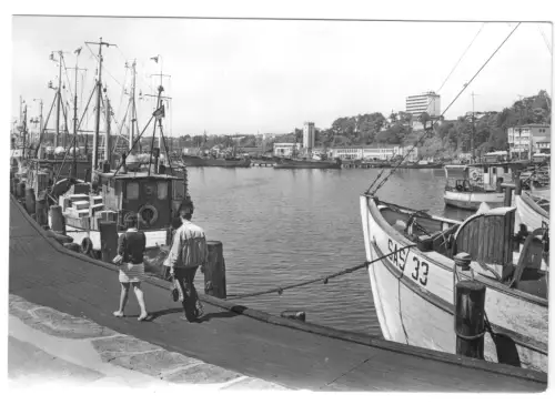 AK, Sassnitz Rügen, Saßnitz, Blick vom Hafen zum Rügen-Hotel, Vers. 2, 1977