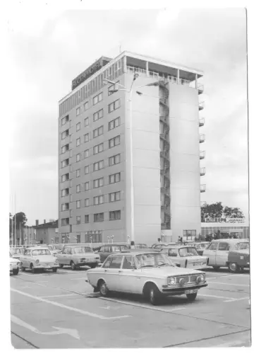 AK, Sassnitz Rügen, Saßnitz, Rügen-Hotel, Version 6, zeitgen. Pkw, 1982
