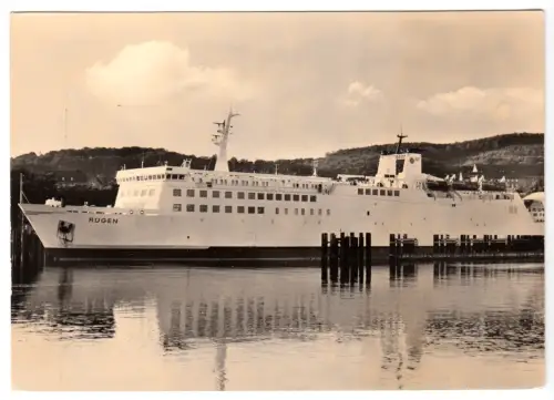 AK, Sassnitz Rügen, Saßnitz, Eisenbahnfährschiff "Rügen" im Hafen, 1975