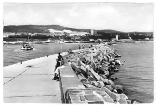 AK, Sassnitz Rügen, Saßnitz, Mole mit Blick zur Stadt, belebt, 1979