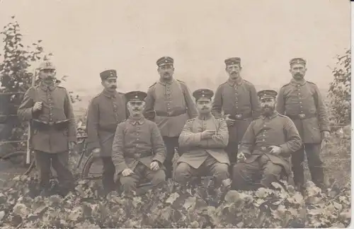 Orig. Foto Soldaten Gruppenbild Gemüsefeld WKI