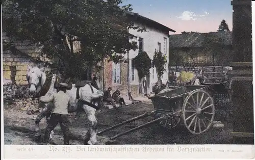 Ansichtskarte Erster Weltkrieg Landwirtschaftliche Arbeiten Dorfquartier / Kriegshilfe 219