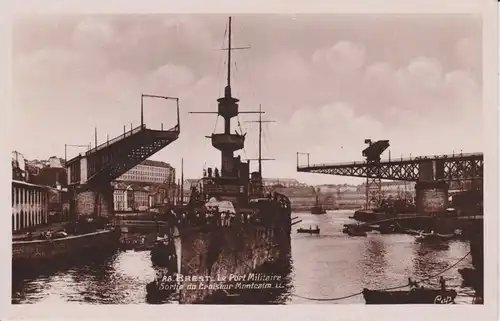 Ansichtskarte Brest Militärhafen mit Kriegsschiff Brücke ca. 1930