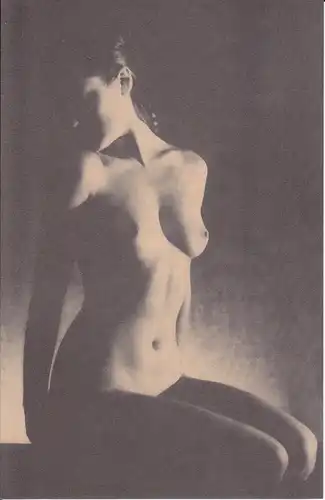 Ansichtskarte Frau sitzend Halbschatten Akt Erotik Vintage