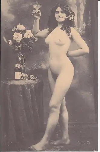 Ansichtskarte Frau an Tisch Sekt Feier Akt / Vintage Erotik