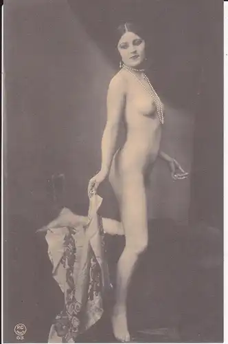 Ansichtskarte Frau mit Perlenkette Akt Erotik Vintage