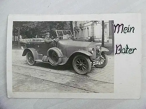 Alte Postkarte "Mann im Cabrio"