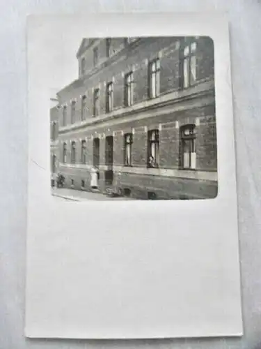 Alte Fotopostkarte "Haus mit Damen"