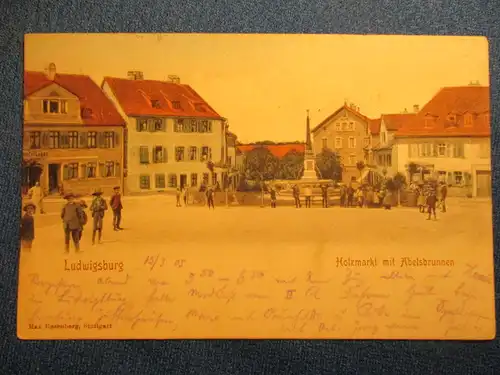 [Ansichtskarte] Ludwigsburg - Holzmarkt am Abelsbrunnen. 