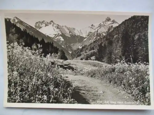 [Echtfotokarte schwarz/weiß] Auf dem Weg nach Gruben
b. Oberstdorf i. Bayr. Allgäu. 