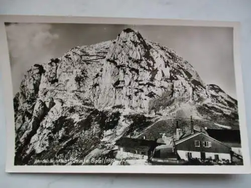 [Echtfotokarte schwarz/weiß] Wendelsteinhaus (1724 m) m. Gipfel (1838 m)
Wendelsteinhaus Fahrstrecke München- Rosenheim-Kufstein
Ausgangspunkt der Wendelsteinbahn. 