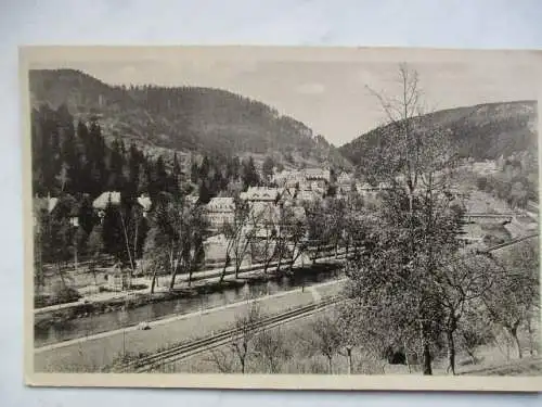 [Echtfotokarte schwarz/weiß] Bad Liebenzell
Heilbad u. Luftkurort im Schwarzwald
Thermalquellen. Gepflegte Kuranlagen. Ausgedehnte Waldwege. Modernes Freischwimmbad. Kurkonzerte und Veranstaltungen. 