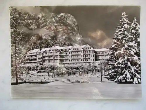 [Echtfotokarte schwarz/weiß] kein Aufdruck
es handelt sich um das Golfhotel, Sonnenbichl, Garmisch-Partenkirchen. 