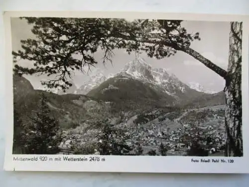 [Echtfotokarte schwarz/weiß] Mittenwald 920 m mit Wetterstein 2478 m. 