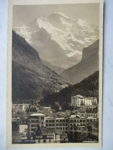 [Echtfotokarte schwarz/weiß] Interlaken und Jungfrau 4167 m. 