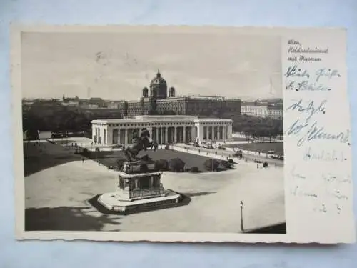 [Echtfotokarte schwarz/weiß] Wien Heldenddenkmal mit Museum. 