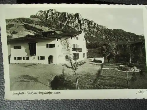 [Echtfotokarte schwarz/weiß] Jungholz in Tirol mit Sorgschrofen 1652 m
Sporthotel Sorgschrofen, Jungholz-Langenschwand
höchstgelegenes Haus am Platze. 