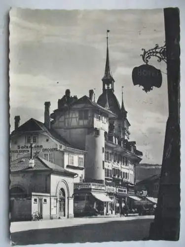 [Echtfotokarte schwarz/weiß] Bern Holländerturm und Käfigturm mit Waisenhausplatz
(sowie Text franz und engl). 