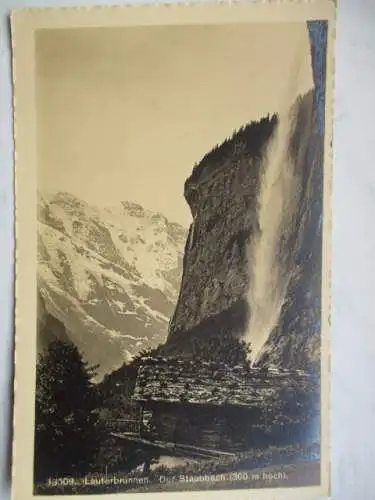 [Echtfotokarte schwarz/weiß] Lauterbrunnen  Der Staubbach (300 m hoch). 