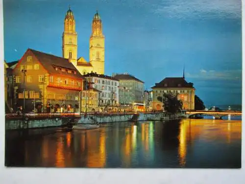 [Echtfotokarte farbig] Zürich  bei Nacht Großmünster und Limmat. 