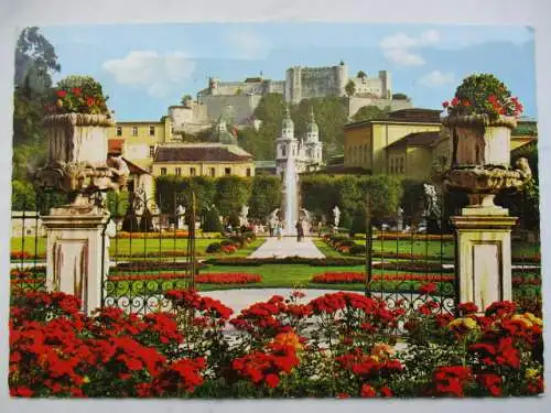 [Echtfotokarte farbig] Mirabellgarten, das Kleinod der Festspielstadt Salzburg - im Hintergrund Dom und Hohensalzburg. 