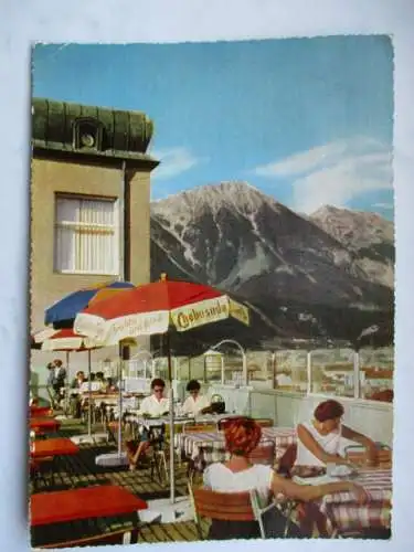 [Echtfotokarte farbig] Hochhaus bei der Triumphpforte - Café und Sonnenterrasse
(das ist Innsbruck). 