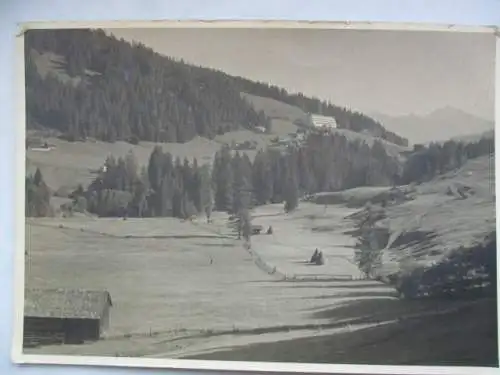 [Echtfotokarte schwarz/weiß] Keine Beschriftung auf der Karte, es handelt sich um die 
Klinik-Kuranstalt  Dr. Backer  Riezlern  1150 m ü. M. 