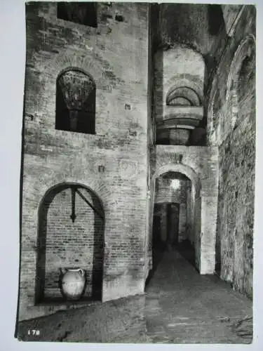 [Echtfotokarte schwarz/weiß] Prugia 
Die Strasse zum Dienerplatz. 