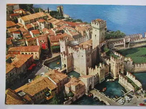 [Echtfotokarte farbig] PSirmione
Lago di Garda, Veduta aerea del Castello. 