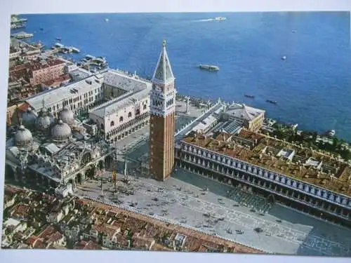 [Echtfotokarte farbig] Venezia 
Piazza S. Marco dall'aereo. 
