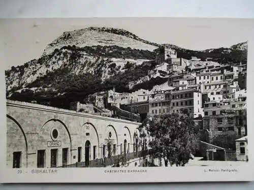 [Echtfotokarte schwarz/weiß] Gibraltar
Casemates Barracks. 