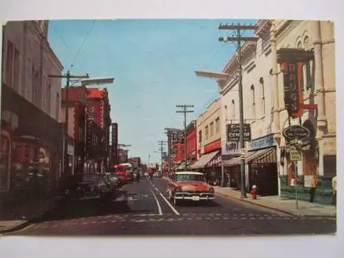 [Echtfotokarte farbig] Looking down Queen Street in Hampton, Virginia
Hampton is  one of the oldest incorporated  of the Peninsolar of Virginia. 