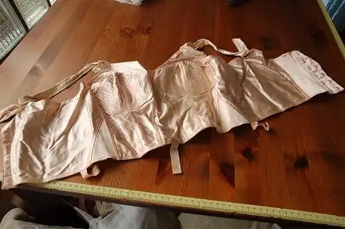 Vintage ungetragener TRIUMPH Plastellana Satin Spitztüten BH