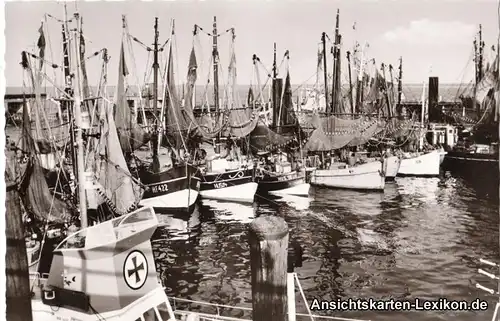 Foto Ansichtskarte List auf Sylt Hafen mit Segelbooten c