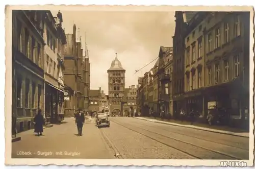 Lübeck Burgstrasse mit Burgtor ca. 1930 - Foto AK