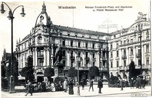 Wiesbaden Kaiser Friedrich-Platz mit Denkmal u. Hotel Na