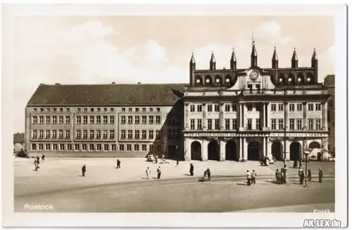 Rostock Rathaus - Foto Ansichtskarte ca. 1955