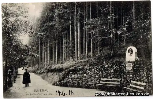 Ilmenau Dr. Preller-Platz und Allee mit Denkmal