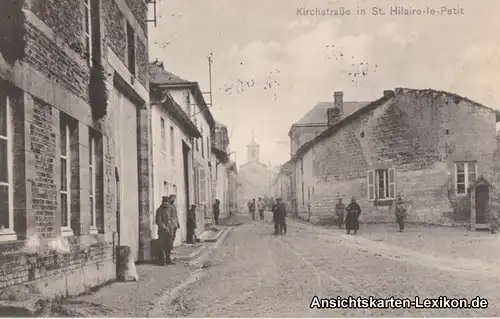 Saint-Hilaire-le-Petit Kirchstraße mit Soldaten