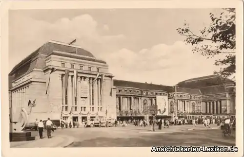 Foto Ansichtskarte Leipzig Hauptbahnhof mit Propaganda 1