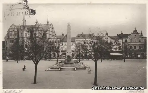 Saalfeld/Saale Marktplatz mit Denkmal