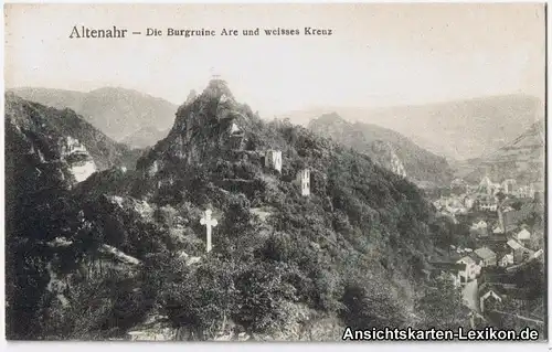 Altenahr Die Burgruine Are und weisses Kreuz