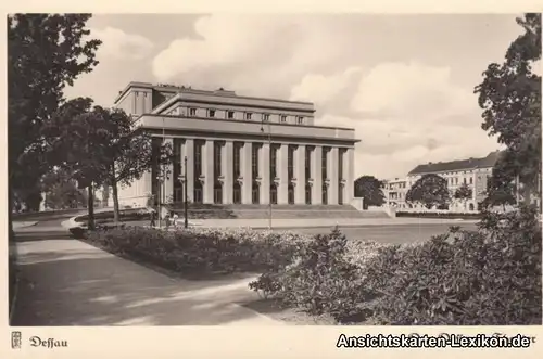 Foto Ansichtskarte Dessau Partie am Theater c1939