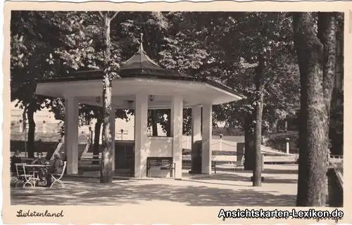 Johannisbad Pavillon im Park