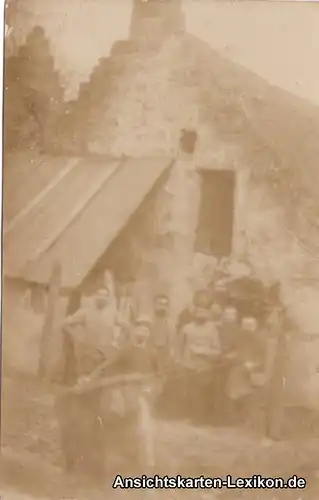 Soldaten vor Bauernhaus - Erster Weltkrieg Foto Ansichts