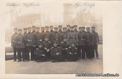 Dresden-Innere Altstadt Soldaten vor der Hofkirche und d