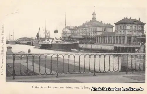 Calais La gare maritime vue le long quais