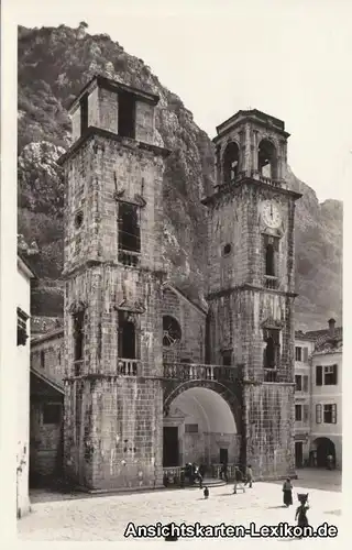 Kotor Partie an der Kirche